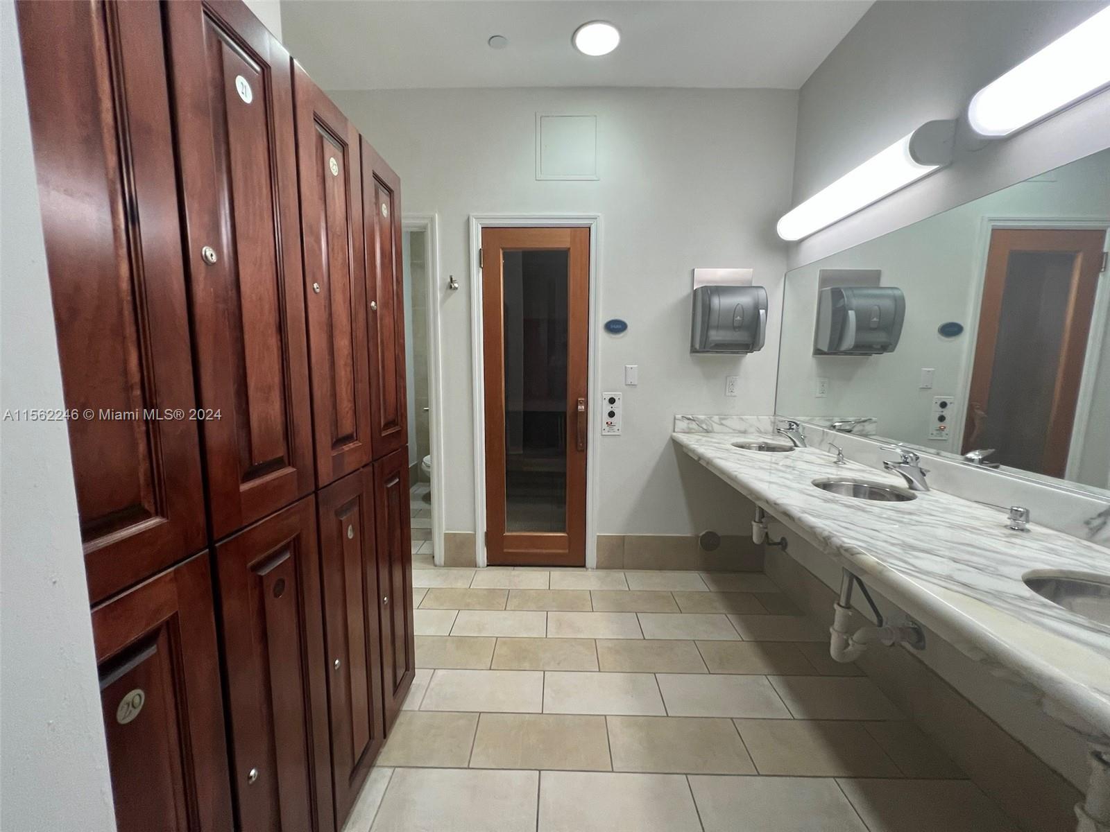 Miami Beach, Florida 33141, 1 Bedroom Bedrooms, ,1 BathroomBathrooms,Residentiallease,For Rent,A11562246