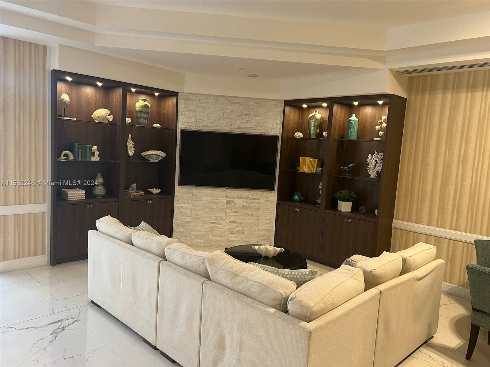 Miami Beach, Florida 33141, 1 Bedroom Bedrooms, ,1 BathroomBathrooms,Residentiallease,For Rent,A11562246