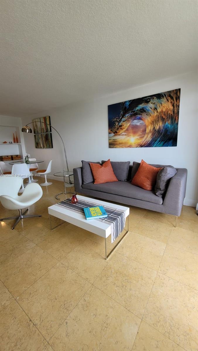 Miami Beach, Florida 33141, 1 Bedroom Bedrooms, ,1 BathroomBathrooms,Residentiallease,For Rent,A11562246