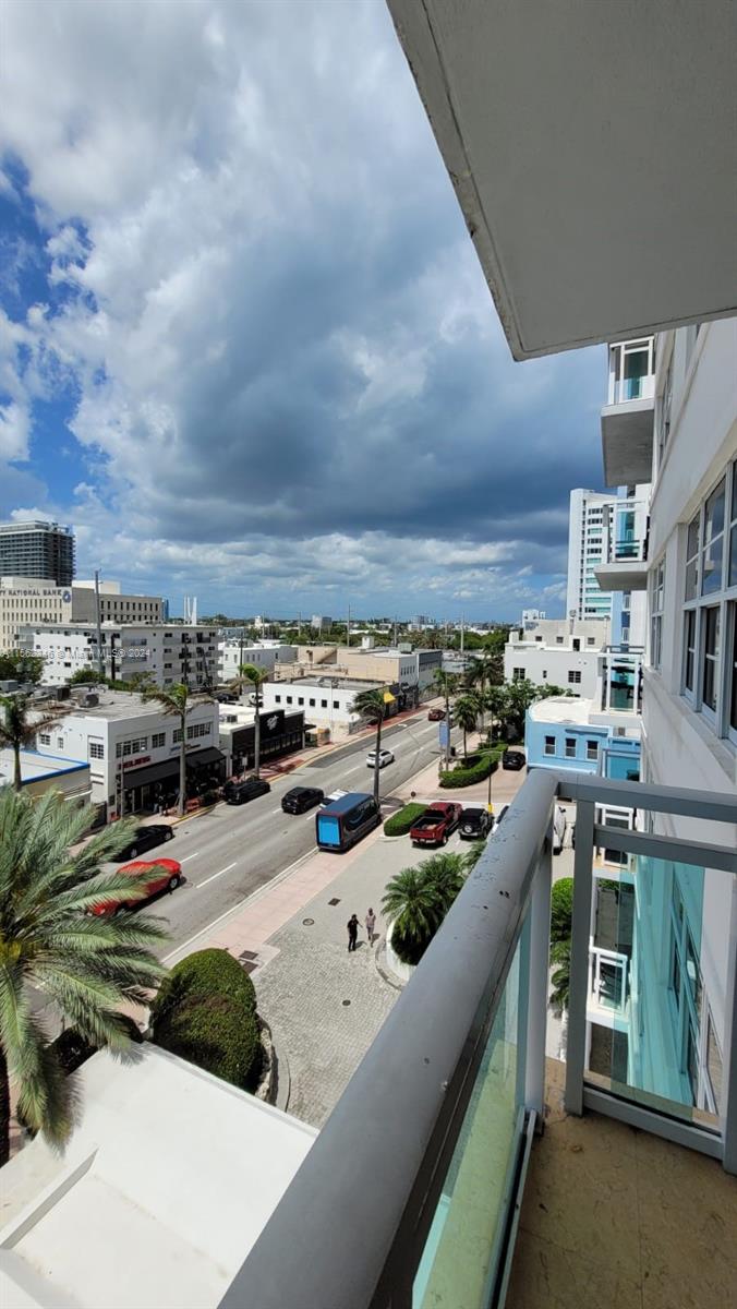 Miami Beach, Florida 33141, 1 Bedroom Bedrooms, ,1 BathroomBathrooms,Residentiallease,For Rent,A11562246