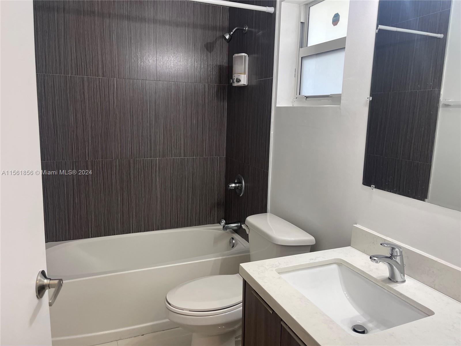 1813 Madison St 2, Hollywood, Florida 33020, 3 Bedrooms Bedrooms, ,3 BathroomsBathrooms,Residentiallease,For Rent,1813 Madison St 2,A11561856