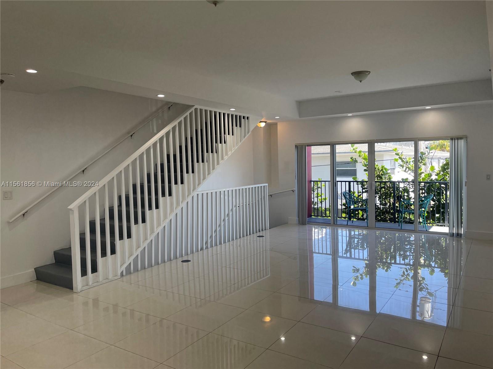 1813 Madison St 2, Hollywood, Florida 33020, 3 Bedrooms Bedrooms, ,3 BathroomsBathrooms,Residentiallease,For Rent,1813 Madison St 2,A11561856