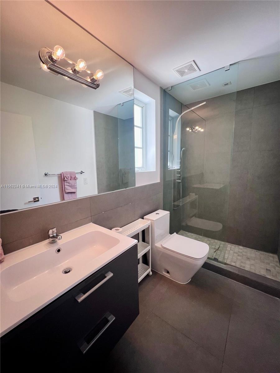 600 15th St 12, Miami Beach, Florida 33139, 1 Bedroom Bedrooms, ,1 BathroomBathrooms,Residentiallease,For Rent,600 15th St 12,A11562241