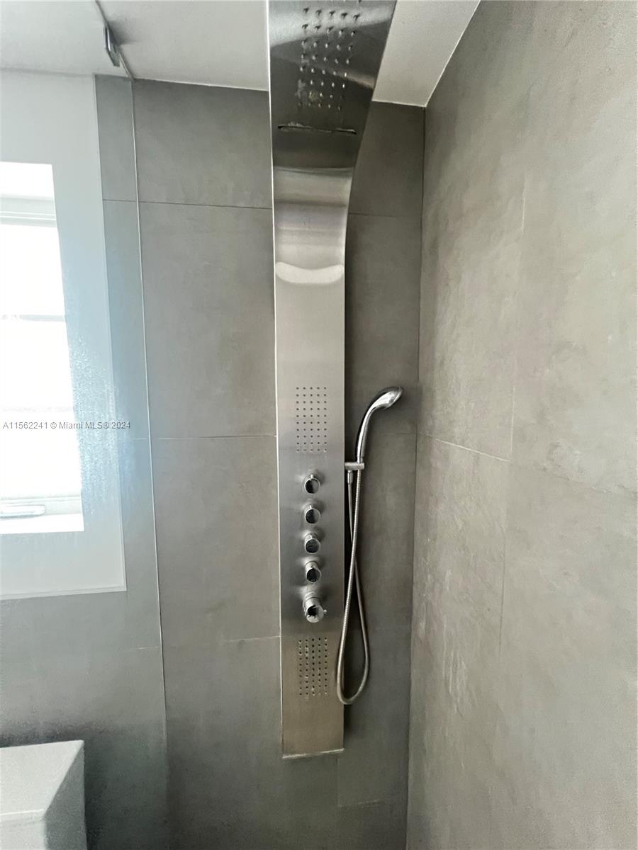 600 15th St 12, Miami Beach, Florida 33139, 1 Bedroom Bedrooms, ,1 BathroomBathrooms,Residentiallease,For Rent,600 15th St 12,A11562241