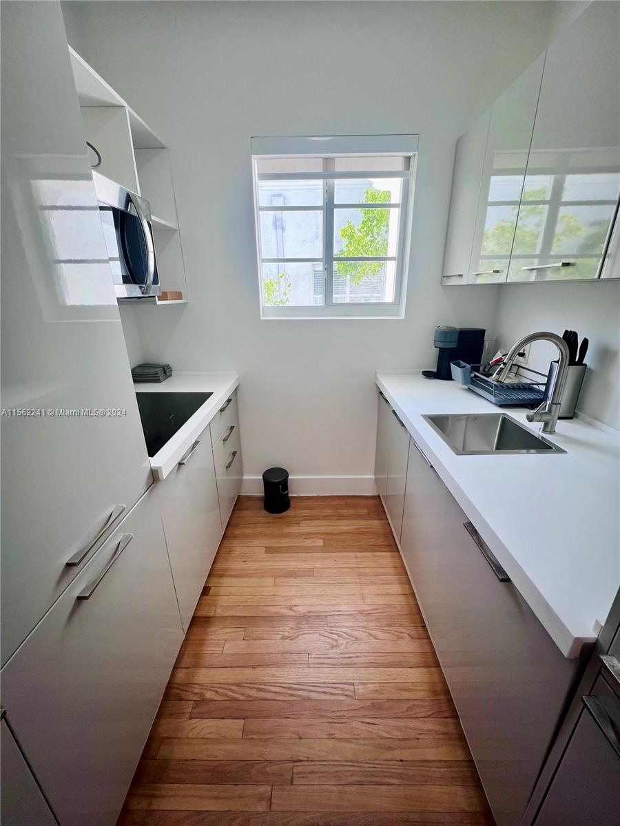 600 15th St 12, Miami Beach, Florida 33139, 1 Bedroom Bedrooms, ,1 BathroomBathrooms,Residentiallease,For Rent,600 15th St 12,A11562241
