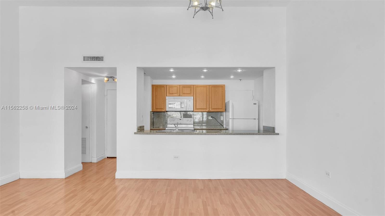 7545 E Treasure Dr 10F, North Bay Village, Florida 33141, 1 Bedroom Bedrooms, ,1 BathroomBathrooms,Residentiallease,For Rent,7545 E Treasure Dr 10F,A11562258