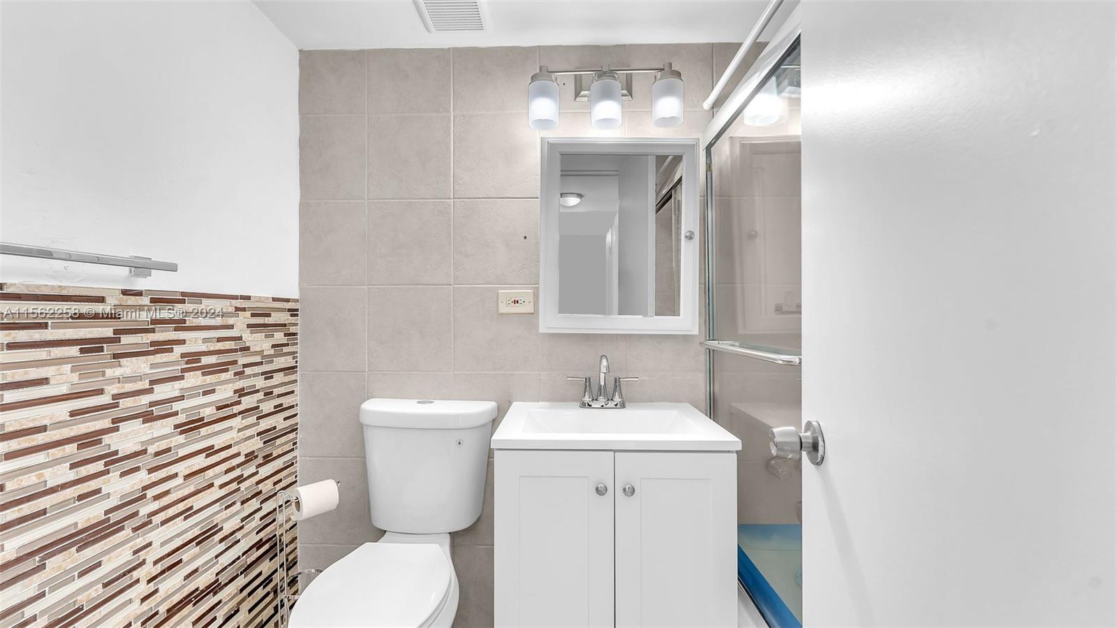 7545 E Treasure Dr 10F, North Bay Village, Florida 33141, 1 Bedroom Bedrooms, ,1 BathroomBathrooms,Residentiallease,For Rent,7545 E Treasure Dr 10F,A11562258