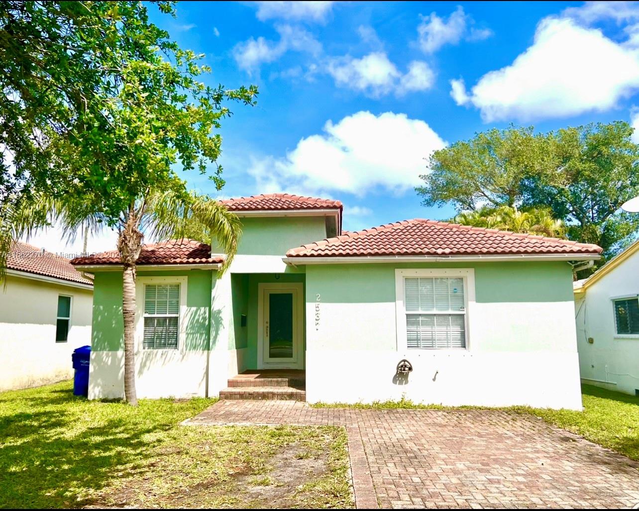 2537  Dewey St  For Sale A11562270, FL