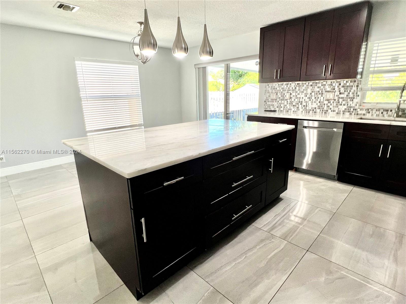 2537 Dewey St, Hollywood, Florida 33020, 3 Bedrooms Bedrooms, ,2 BathroomsBathrooms,Residential,For Sale,2537 Dewey St,A11562270