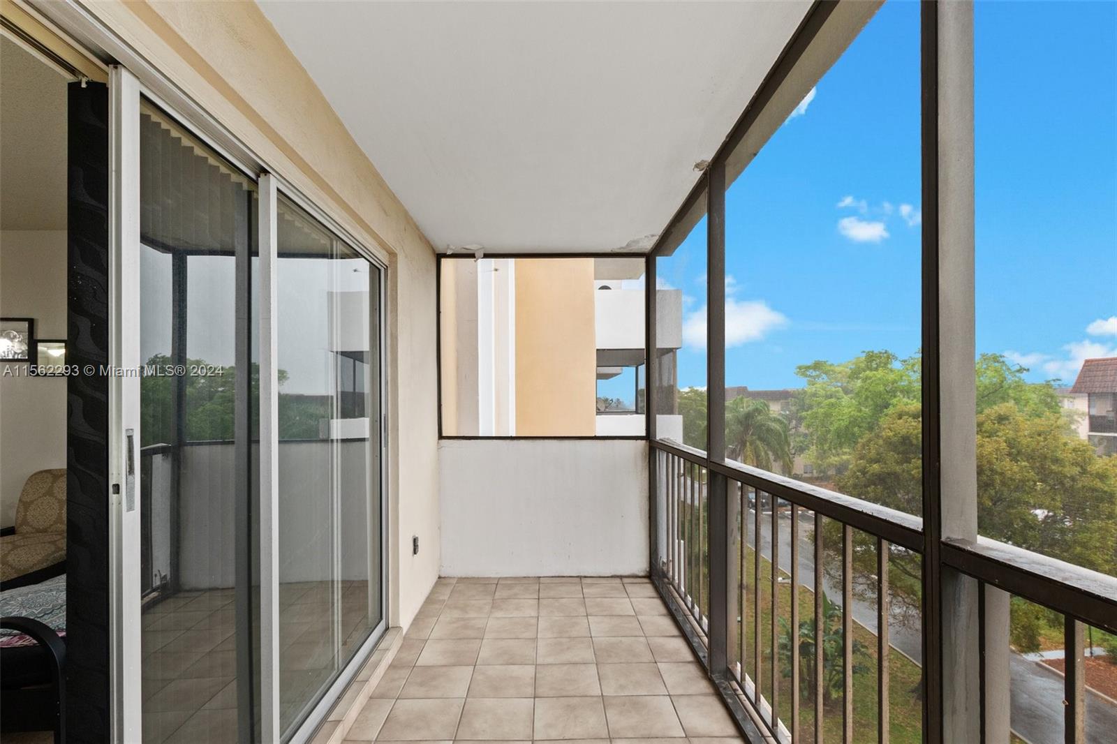 4174 Inverrary Dr 510, Lauderhill, Florida 33319, 1 Bedroom Bedrooms, ,1 BathroomBathrooms,Residential,For Sale,4174 Inverrary Dr 510,A11562293