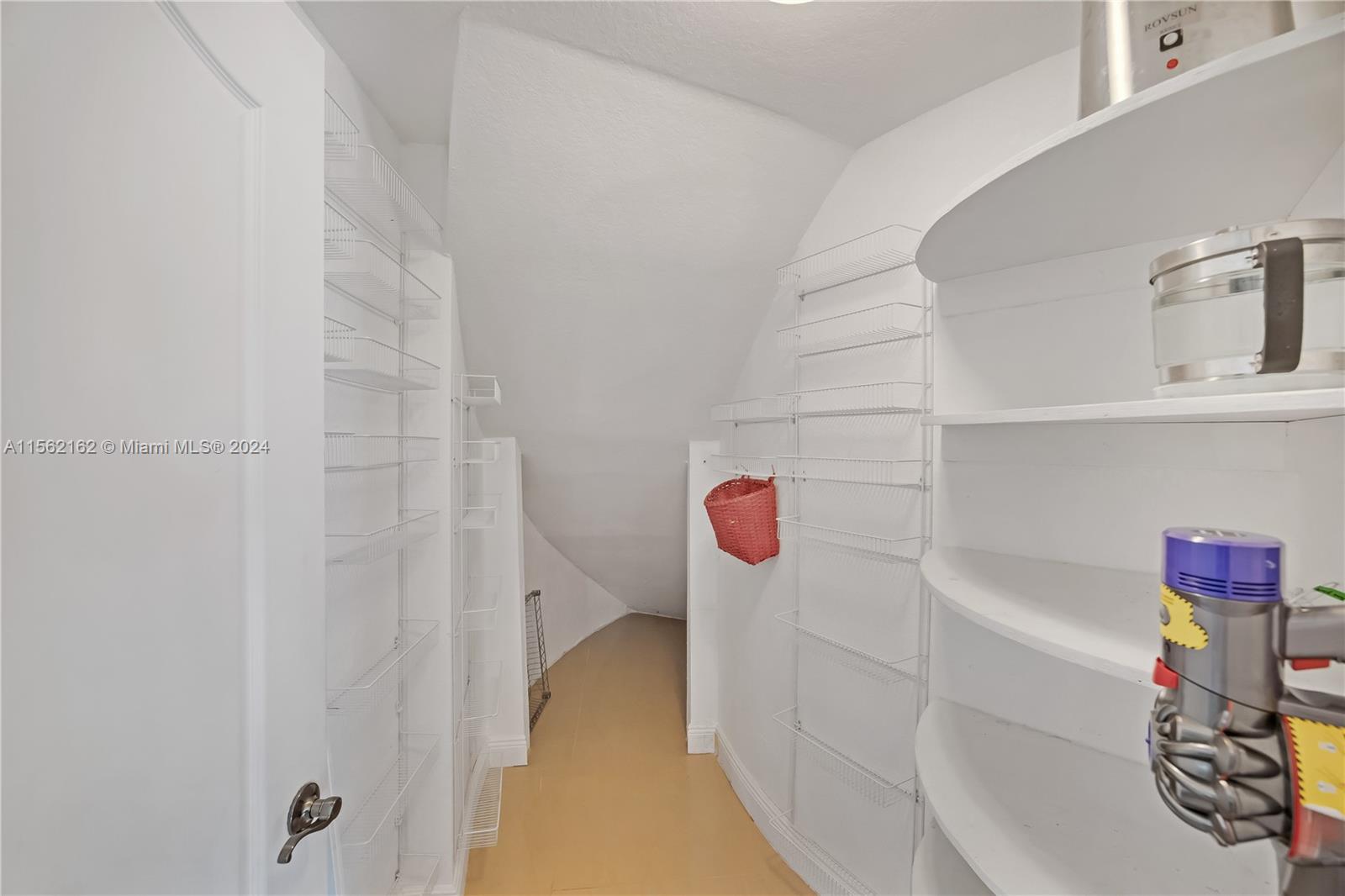 1990 SE 23rd Ct, Homestead, Florida 33035, 6 Bedrooms Bedrooms, 10 Rooms Rooms,4 BathroomsBathrooms,Residential,For Sale,1990 SE 23rd Ct,A11562162