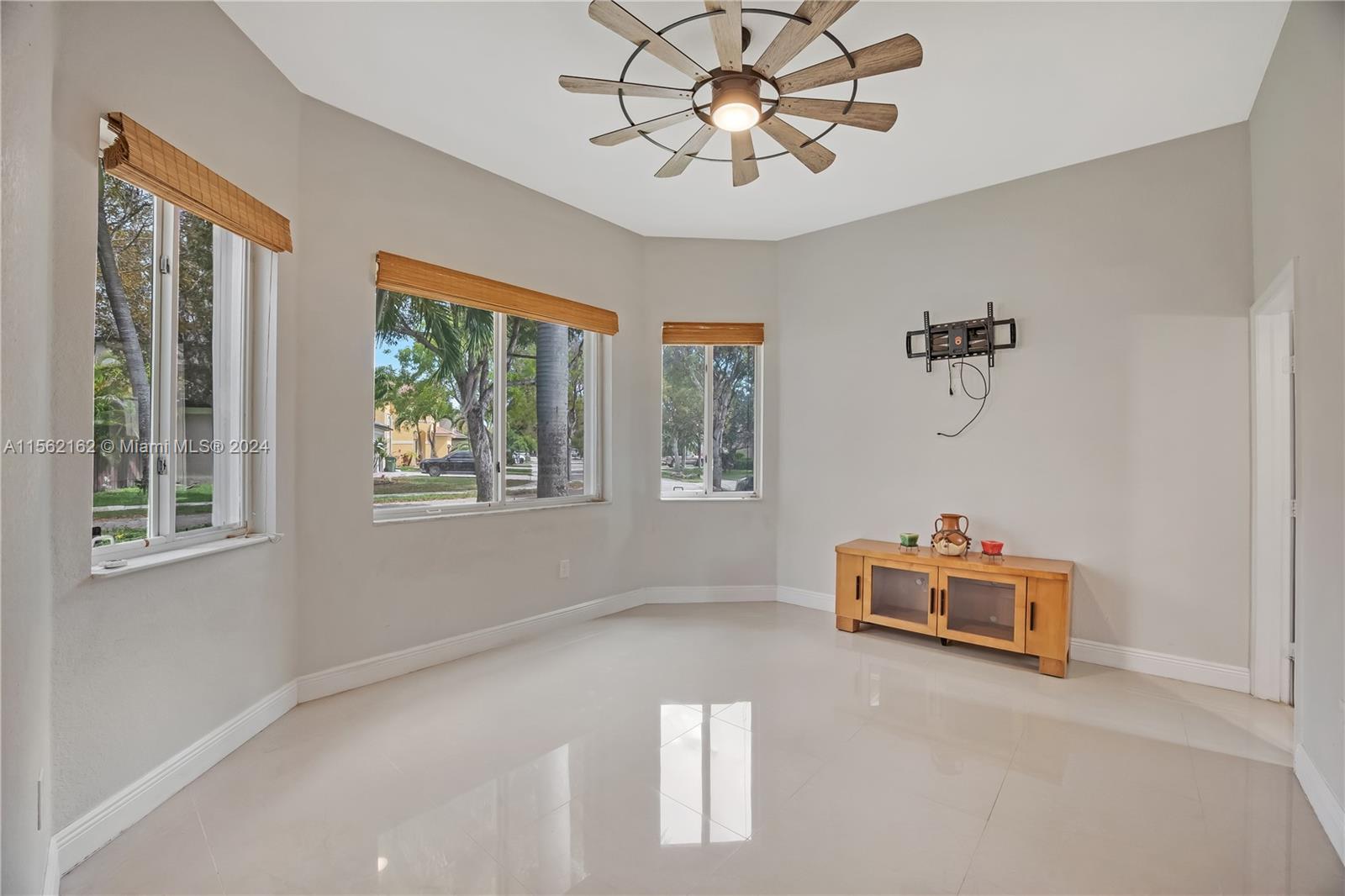 1990 SE 23rd Ct, Homestead, Florida 33035, 6 Bedrooms Bedrooms, 10 Rooms Rooms,4 BathroomsBathrooms,Residential,For Sale,1990 SE 23rd Ct,A11562162