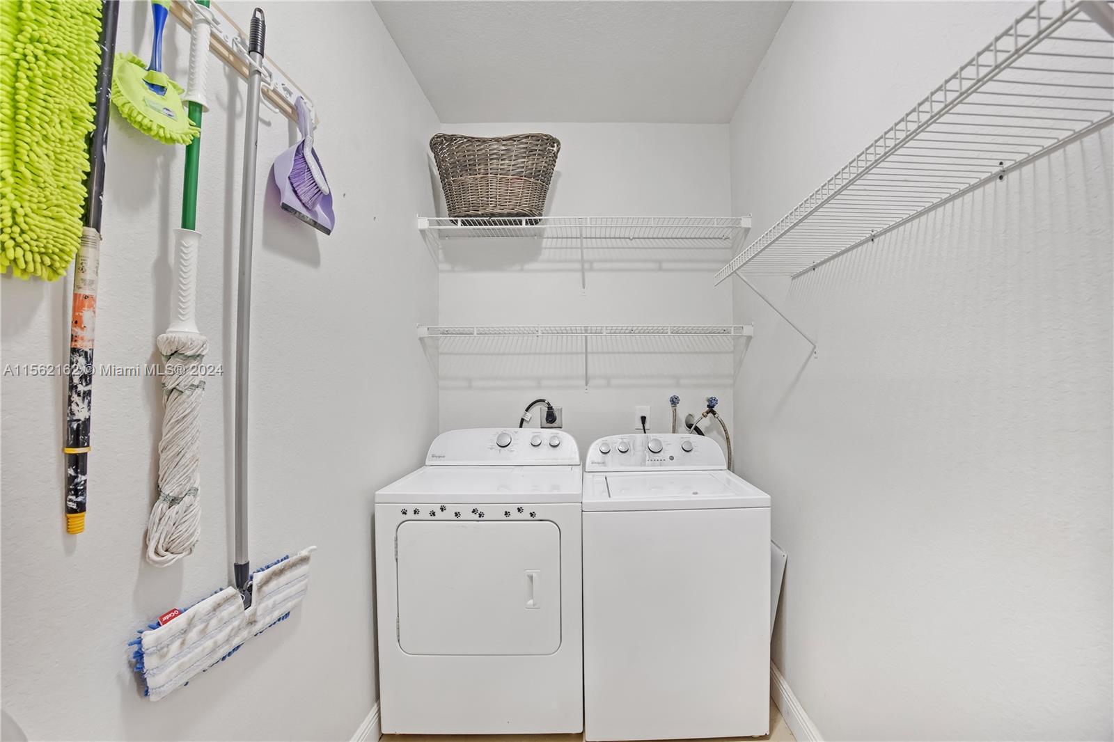 1990 SE 23rd Ct, Homestead, Florida 33035, 6 Bedrooms Bedrooms, 10 Rooms Rooms,4 BathroomsBathrooms,Residential,For Sale,1990 SE 23rd Ct,A11562162