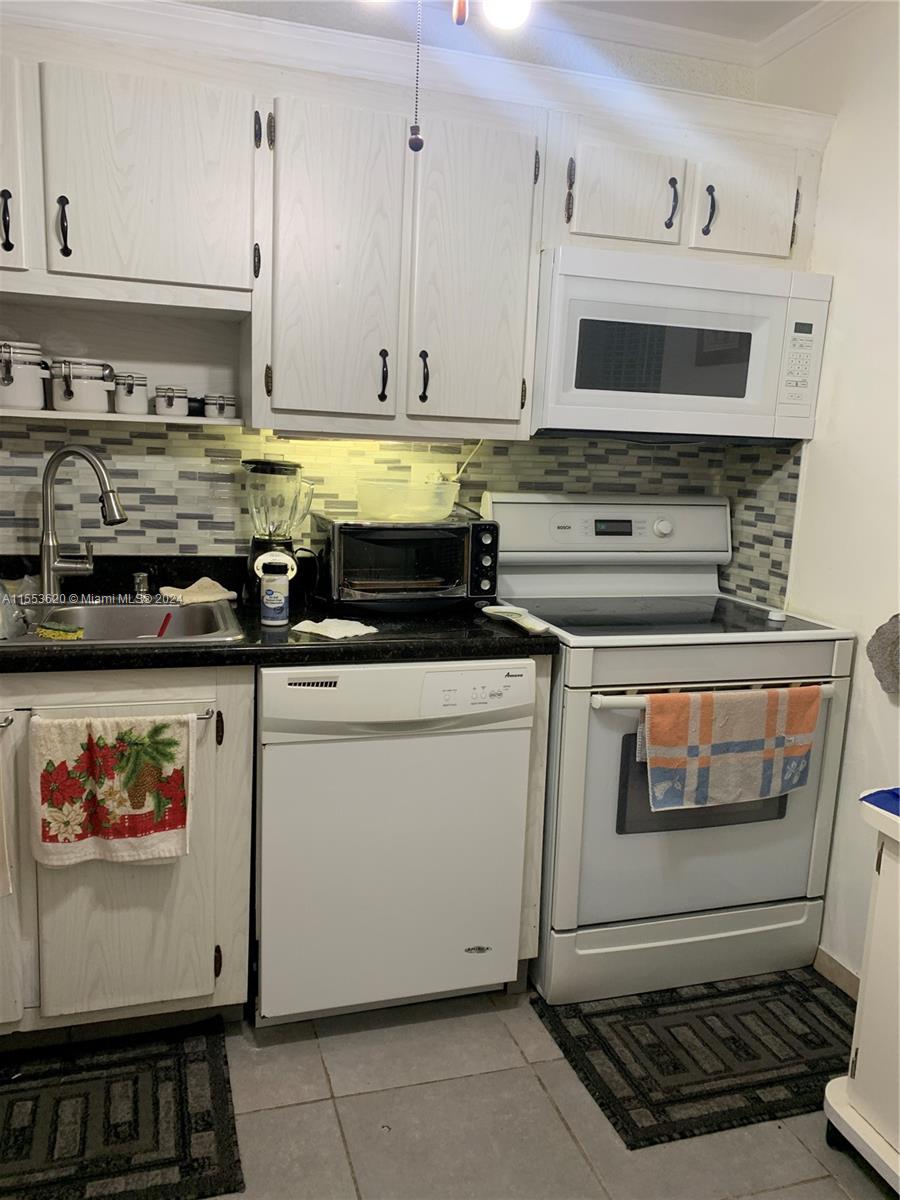 220 SW 9th Ave 521, Hallandale Beach, Florida 33009, 2 Bedrooms Bedrooms, ,2 BathroomsBathrooms,Residential,For Sale,220 SW 9th Ave 521,A11553620