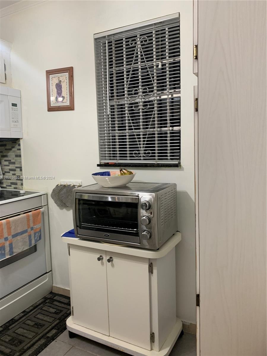 220 SW 9th Ave 521, Hallandale Beach, Florida 33009, 2 Bedrooms Bedrooms, ,2 BathroomsBathrooms,Residential,For Sale,220 SW 9th Ave 521,A11553620