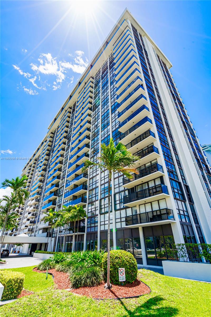 600 NE 36th St 1007, Miami, Florida 33137, 2 Bedrooms Bedrooms, ,2 BathroomsBathrooms,Residential,For Sale,600 NE 36th St 1007,A11562298