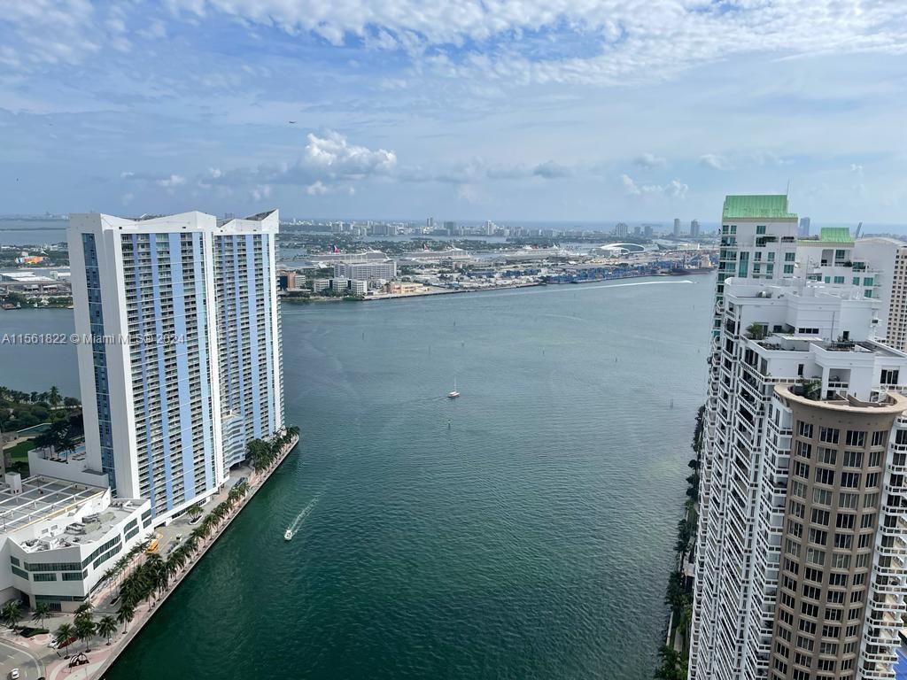 Spectacular corner unit at Icon Brickell 1. 2/2 corner unit w/ large balcony. Enjoy amazing views of Biscayne Bay, ocean, downtown Miami. Well maintained with marble floors throughout. Waterfront building surrounded by parks and walking distance to restaurants, banks and Brickell financial district. Enjoy all the amenities the Icon has to offer including pool, spa, gym, restaurants, theater and party room, fitness center.