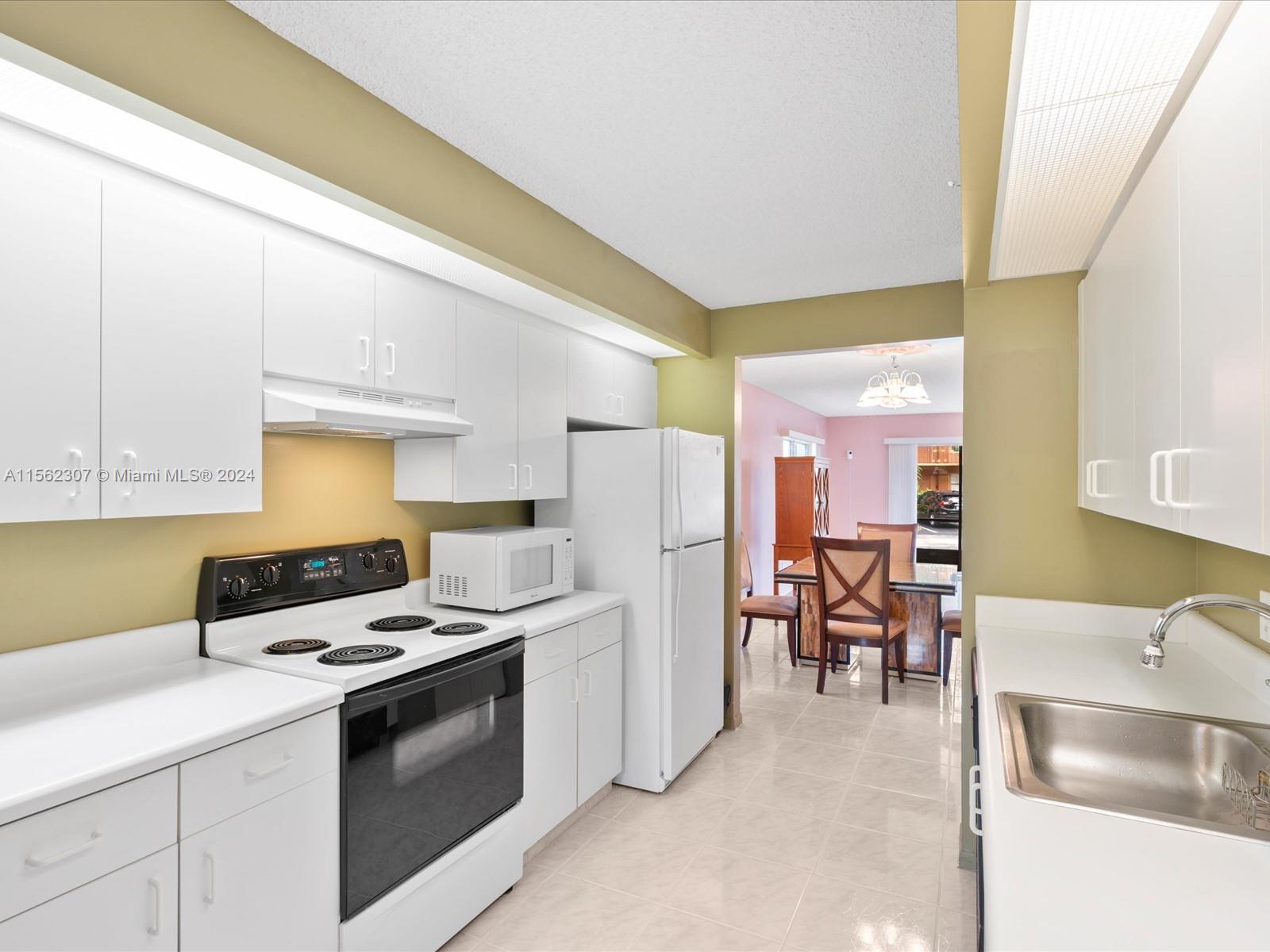 571 SW 142nd Ave 101O, Pembroke Pines, Florida 33027, 2 Bedrooms Bedrooms, ,2 BathroomsBathrooms,Residential,For Sale,571 SW 142nd Ave 101O,A11562307