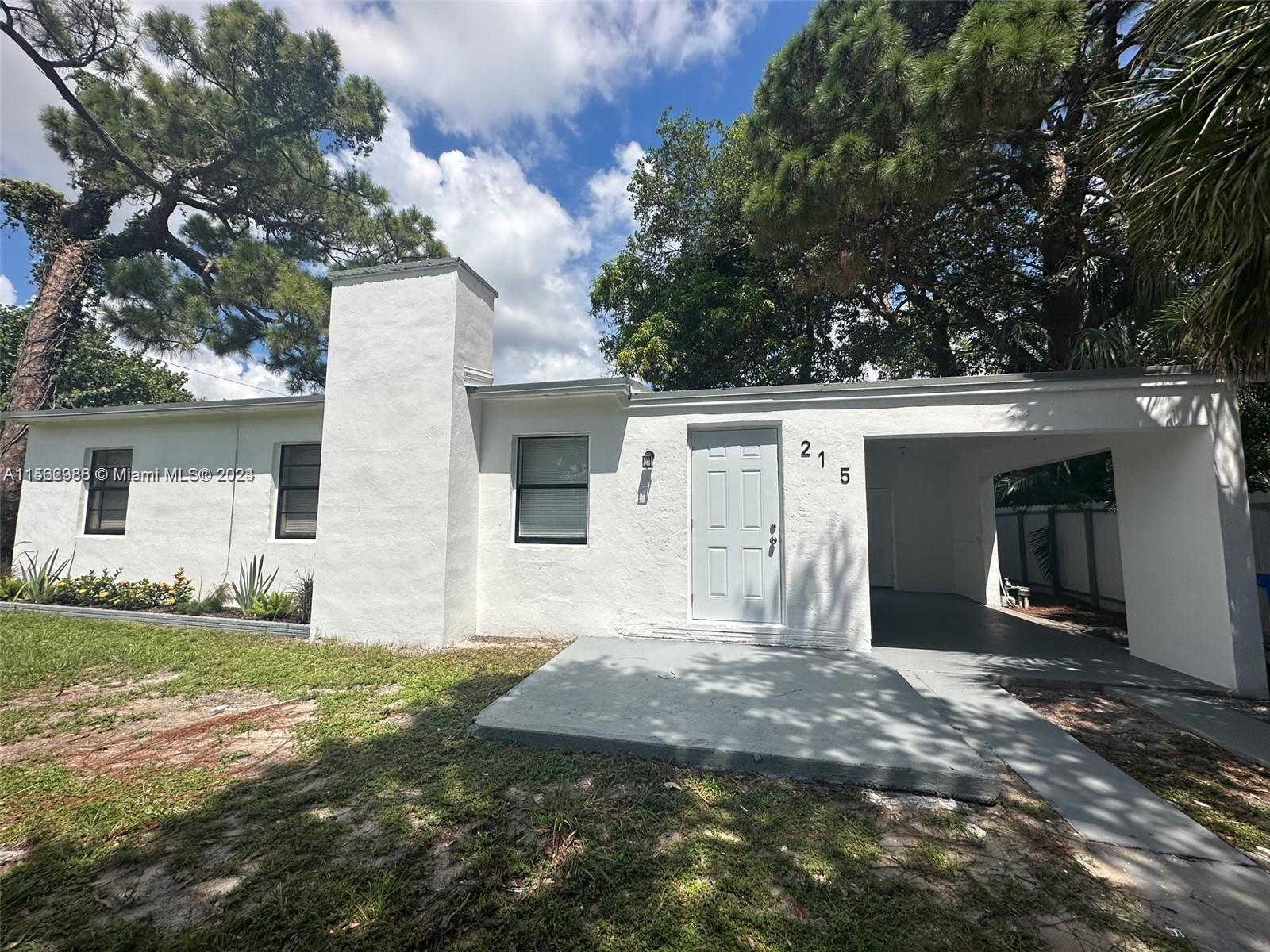 215 SW 21st Way  For Sale A11562386, FL