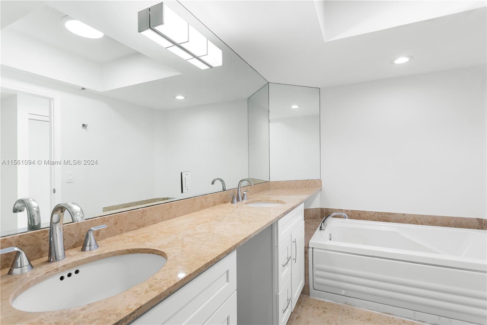 4779 Collins Ave 2707, Miami Beach, Florida 33140, 2 Bedrooms Bedrooms, ,2 BathroomsBathrooms,Residentiallease,For Rent,4779 Collins Ave 2707,A11561094