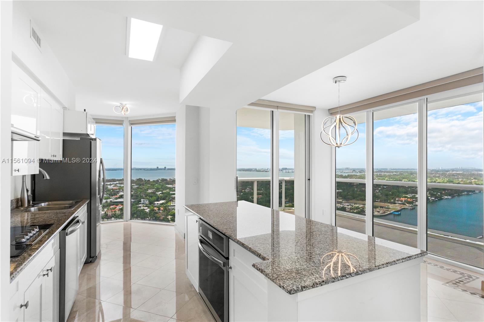 4779 Collins Ave 2707, Miami Beach, Florida 33140, 2 Bedrooms Bedrooms, ,2 BathroomsBathrooms,Residentiallease,For Rent,4779 Collins Ave 2707,A11561094