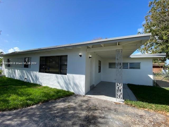 411 SW 22nd Ave  For Sale A11562400, FL