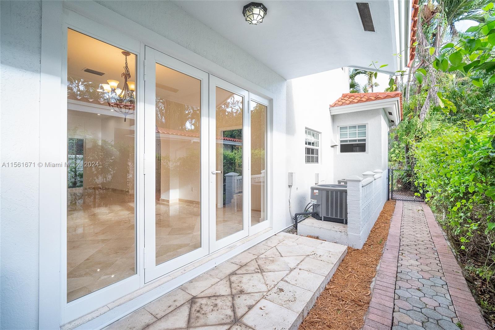 1135 Asturia Ave, Coral Gables, Florida 33134, 4 Bedrooms Bedrooms, ,4 BathroomsBathrooms,Residentiallease,For Rent,1135 Asturia Ave,A11561671