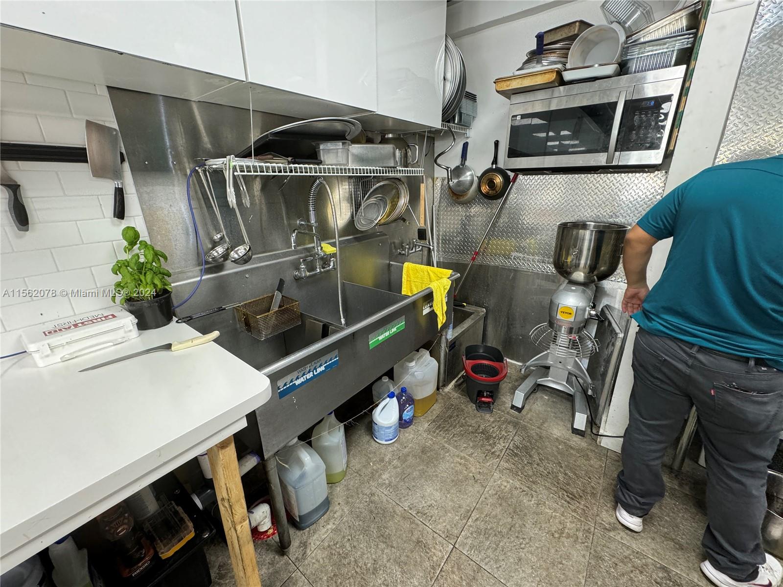 5818 Stirling Rd, Hollywood, Florida 33021, ,Businessopportunity,For Sale,5818 Stirling Rd,A11562078