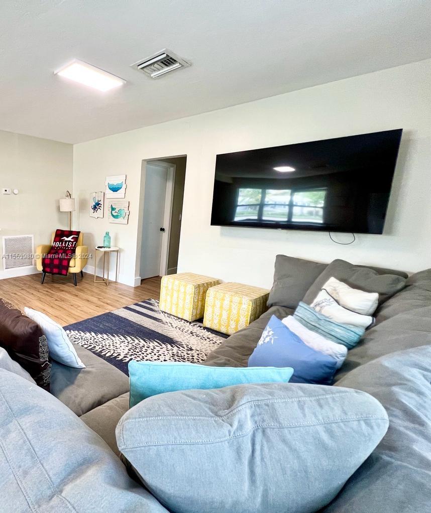 1031 Hollywood Blvd, Hollywood, Florida 33019, 3 Bedrooms Bedrooms, ,2 BathroomsBathrooms,Residential,For Sale,1031 Hollywood Blvd,A11559980