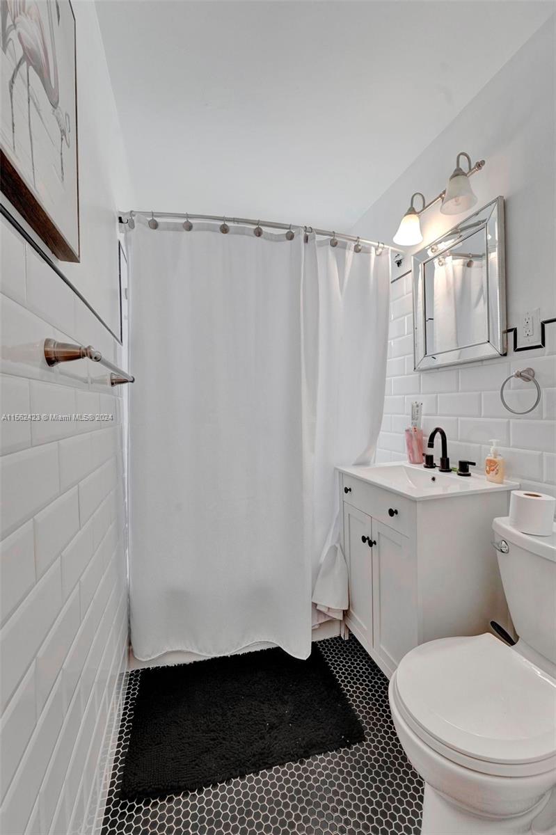 900 Tyler St, Hollywood, Florida 33019, 4 Bedrooms Bedrooms, ,4 BathroomsBathrooms,Residential,For Sale,900 Tyler St,A11562423