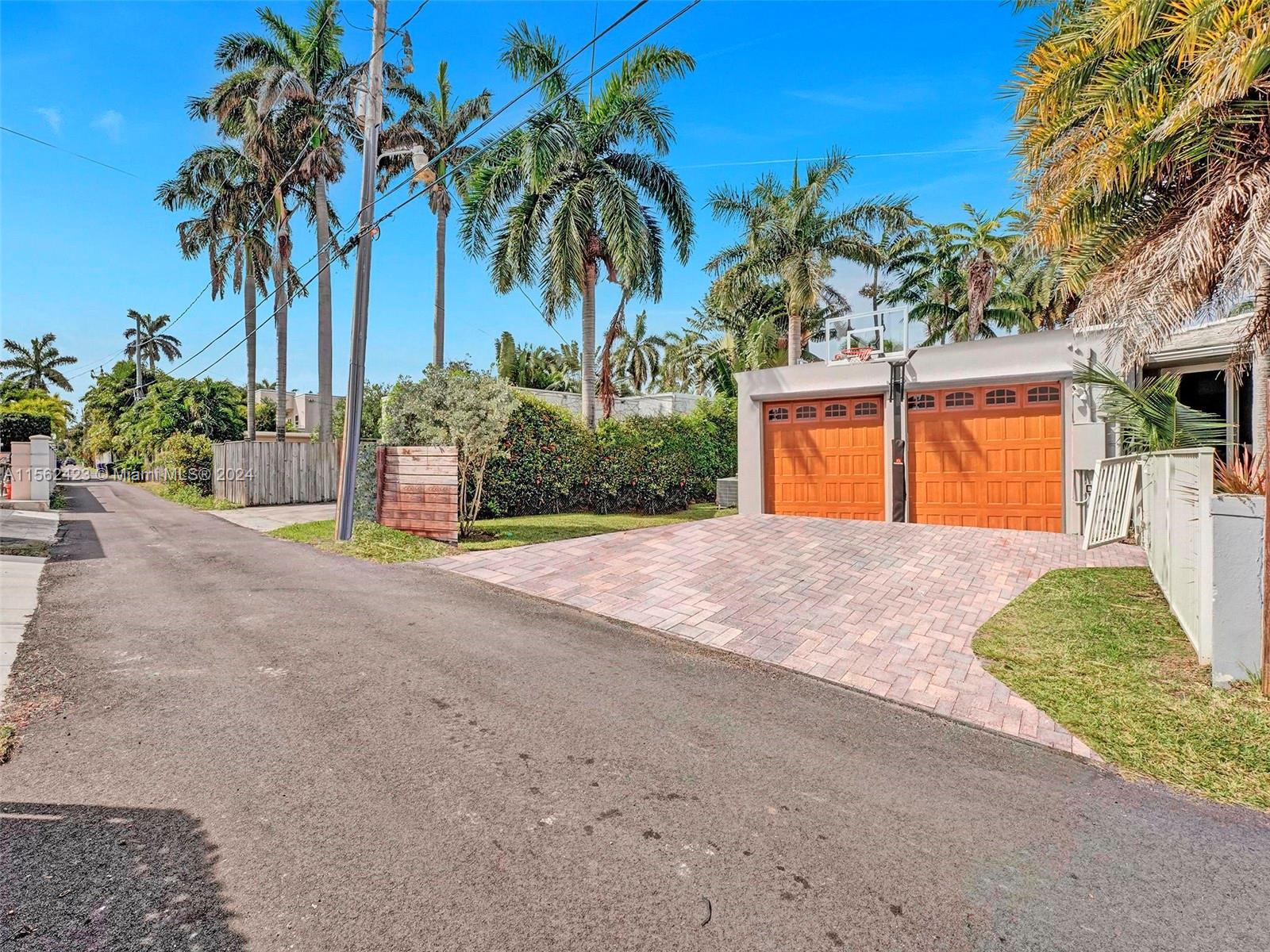 900 Tyler St, Hollywood, Florida 33019, 4 Bedrooms Bedrooms, ,4 BathroomsBathrooms,Residential,For Sale,900 Tyler St,A11562423