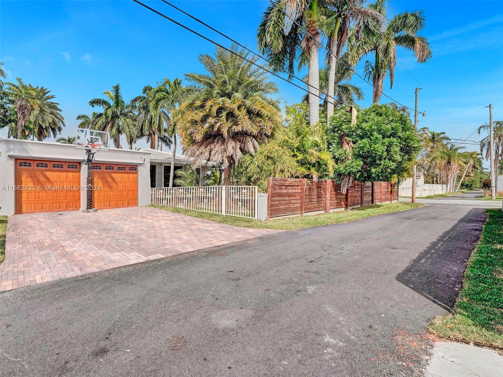 900 Tyler St, Hollywood, Florida 33019, 4 Bedrooms Bedrooms, ,4 BathroomsBathrooms,Residential,For Sale,900 Tyler St,A11562423