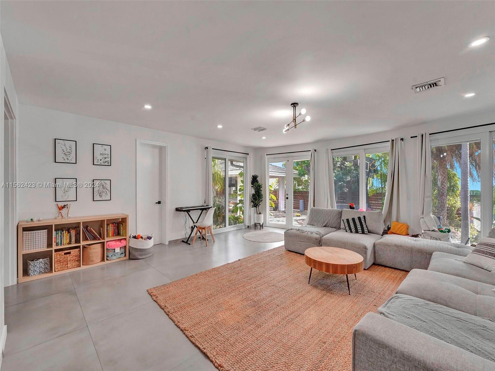 900 Tyler St, Hollywood, Florida 33019, 4 Bedrooms Bedrooms, ,4 BathroomsBathrooms,Residential,For Sale,900 Tyler St,A11562423