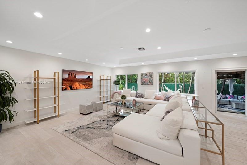 4630 Royal Palm Ave, Miami Beach, Florida 33140, 6 Bedrooms Bedrooms, ,4 BathroomsBathrooms,Residentiallease,For Rent,4630 Royal Palm Ave,A11562435