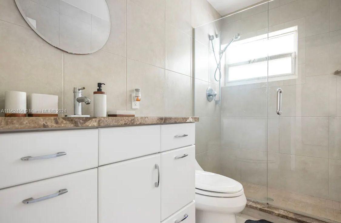296 Santander Ave 1, Coral Gables, Florida 33134, 1 Bedroom Bedrooms, ,1 BathroomBathrooms,Residentiallease,For Rent,296 Santander Ave 1,A11562456
