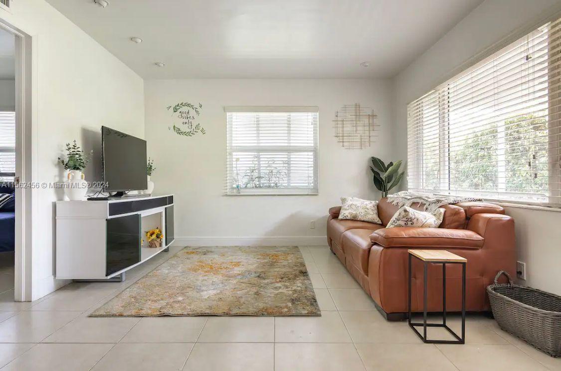296 Santander Ave 1, Coral Gables, Florida 33134, 1 Bedroom Bedrooms, ,1 BathroomBathrooms,Residentiallease,For Rent,296 Santander Ave 1,A11562456
