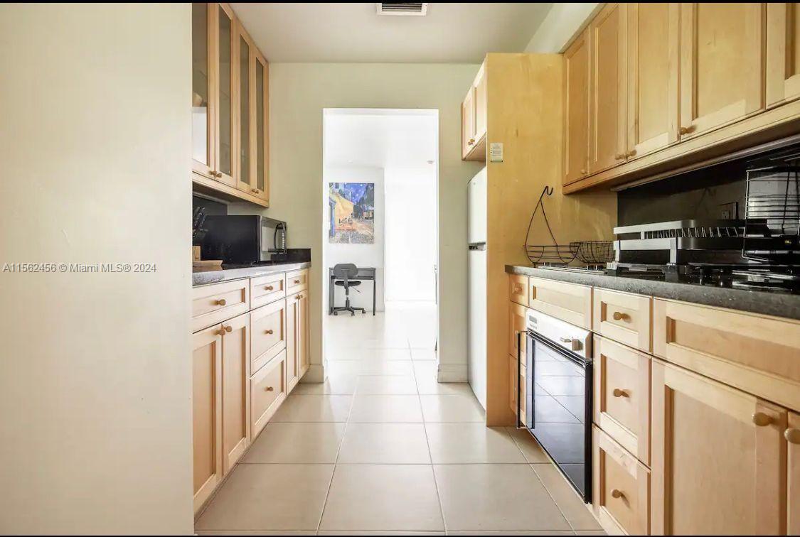 296 Santander Ave 1, Coral Gables, Florida 33134, 1 Bedroom Bedrooms, ,1 BathroomBathrooms,Residentiallease,For Rent,296 Santander Ave 1,A11562456