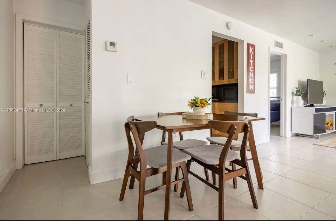 296 Santander Ave 1, Coral Gables, Florida 33134, 1 Bedroom Bedrooms, ,1 BathroomBathrooms,Residentiallease,For Rent,296 Santander Ave 1,A11562456