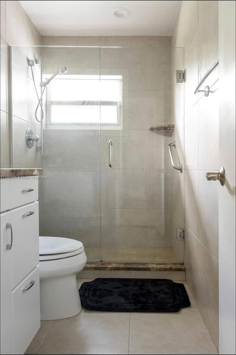 296 Santander Ave 1, Coral Gables, Florida 33134, 1 Bedroom Bedrooms, ,1 BathroomBathrooms,Residentiallease,For Rent,296 Santander Ave 1,A11562456