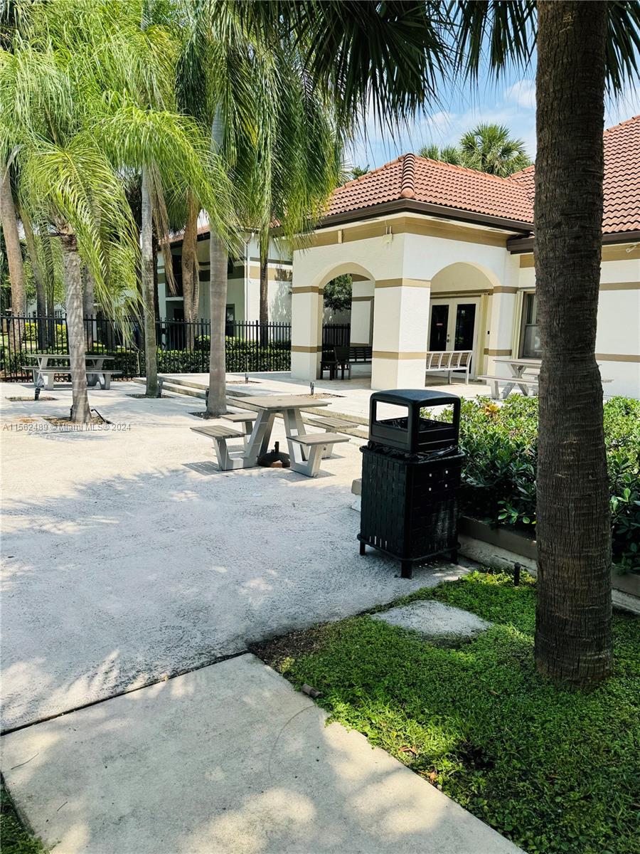 520 S Park Rd 16-12, Hollywood, Florida 33021, 1 Bedroom Bedrooms, ,1 BathroomBathrooms,Residentiallease,For Rent,520 S Park Rd 16-12,A11562489