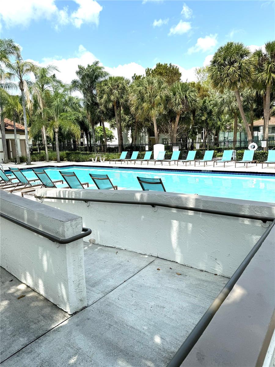 520 S Park Rd 16-12, Hollywood, Florida 33021, 1 Bedroom Bedrooms, ,1 BathroomBathrooms,Residentiallease,For Rent,520 S Park Rd 16-12,A11562489