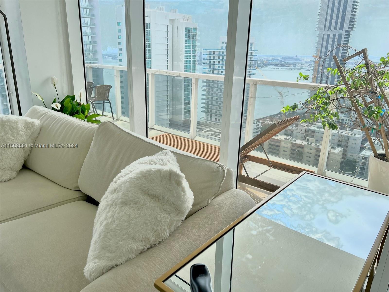 600 NE 27th St 2605, Miami, Florida 33137, 3 Bedrooms Bedrooms, ,2 BathroomsBathrooms,Residentiallease,For Rent,600 NE 27th St 2605,A11562501