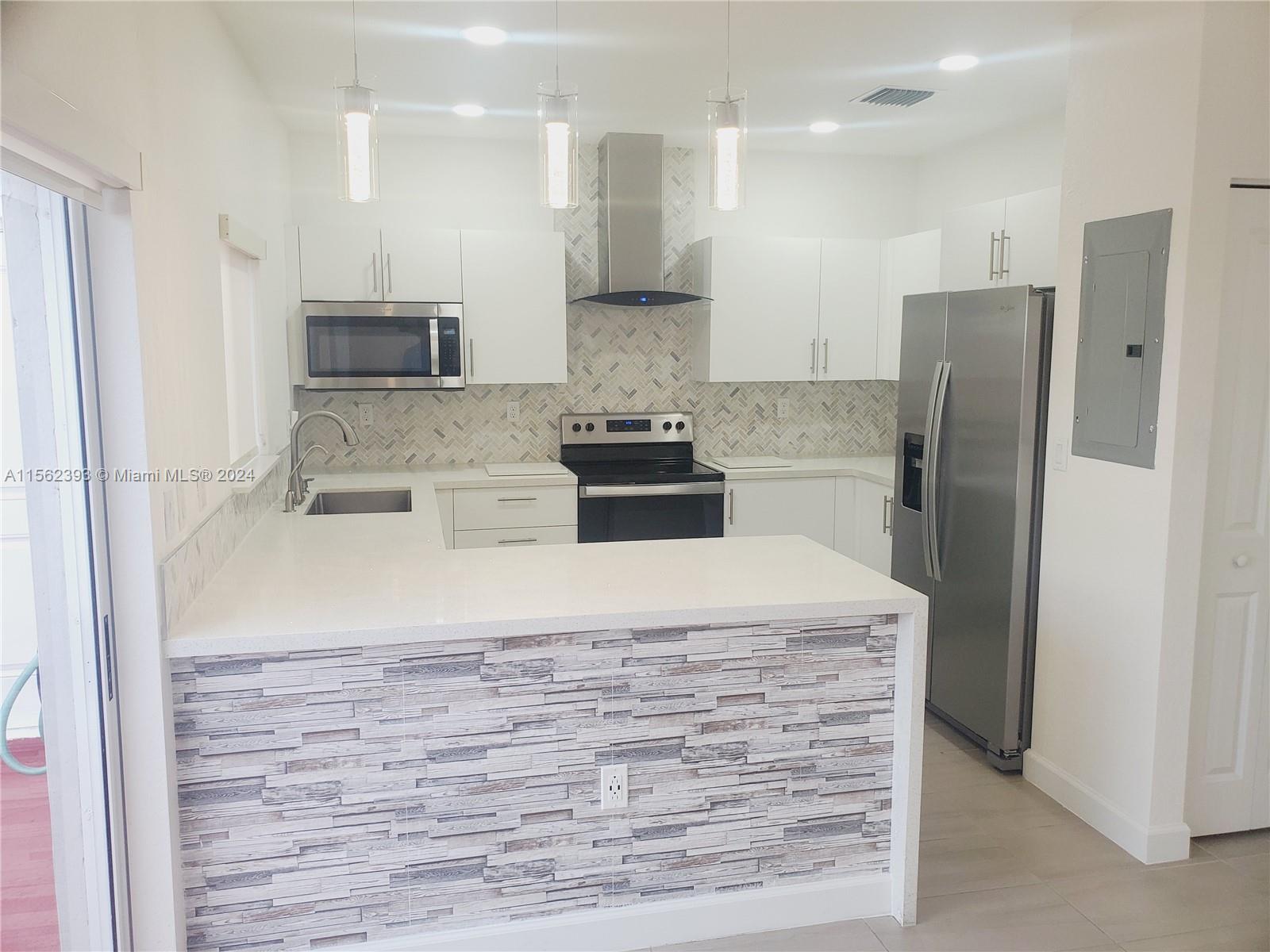 379 NW 12th Ave 379, Florida City, Florida 33034, 4 Bedrooms Bedrooms, ,3 BathroomsBathrooms,Residentiallease,For Rent,379 NW 12th Ave 379,A11562393