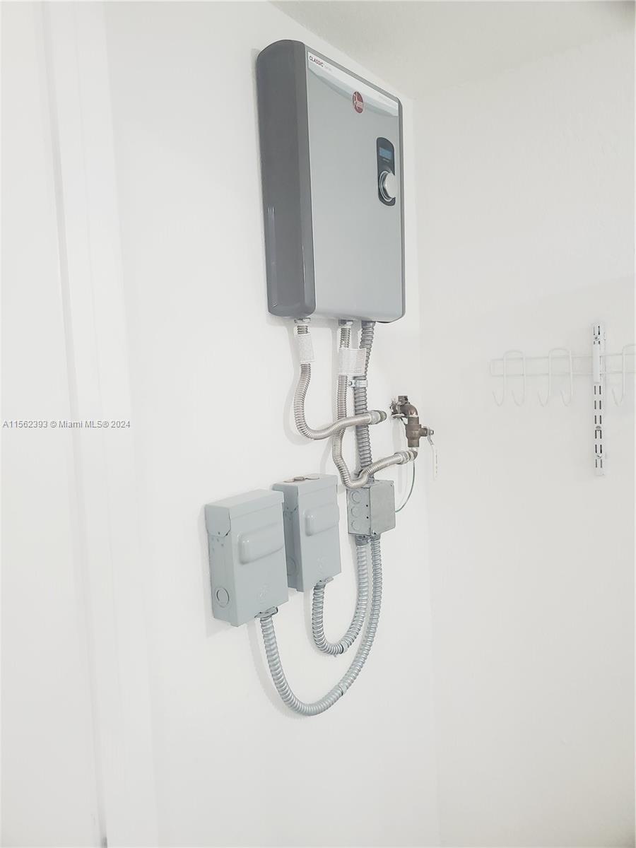 379 NW 12th Ave 379, Florida City, Florida 33034, 4 Bedrooms Bedrooms, ,3 BathroomsBathrooms,Residentiallease,For Rent,379 NW 12th Ave 379,A11562393