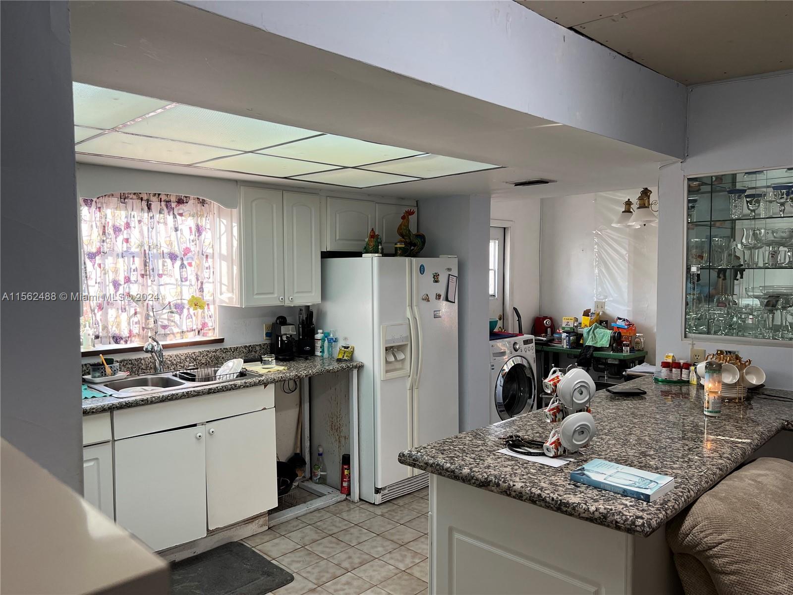 Main house 3/2 kitchen