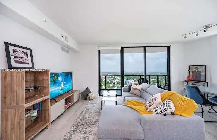 Miami, Florida 33137, 2 Bedrooms Bedrooms, ,2 BathroomsBathrooms,Residentiallease,For Rent,A11562519