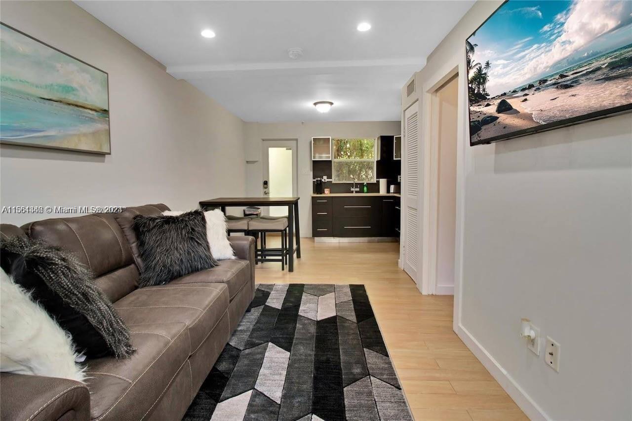 833 W 39th St 5, Miami Beach, Florida 33140, 1 Bedroom Bedrooms, ,1 BathroomBathrooms,Residentiallease,For Rent,833 W 39th St 5,A11561346