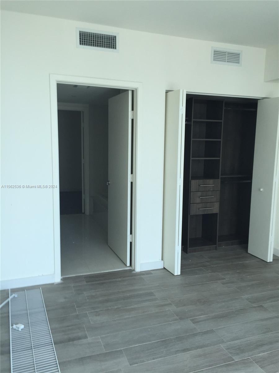 Miami, Florida 33130, 1 Bedroom Bedrooms, ,1 BathroomBathrooms,Residentiallease,For Rent,A11562536