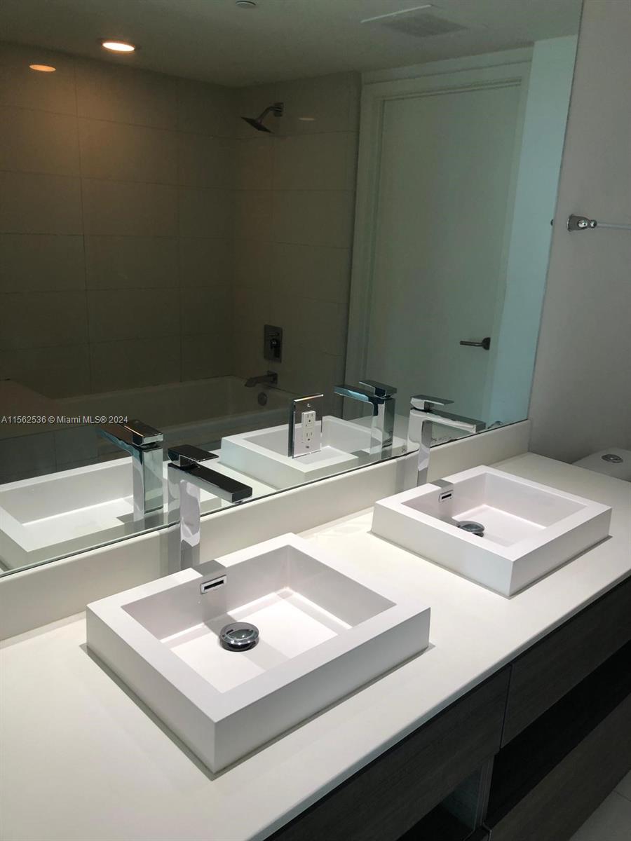 Miami, Florida 33130, 1 Bedroom Bedrooms, ,1 BathroomBathrooms,Residentiallease,For Rent,A11562536