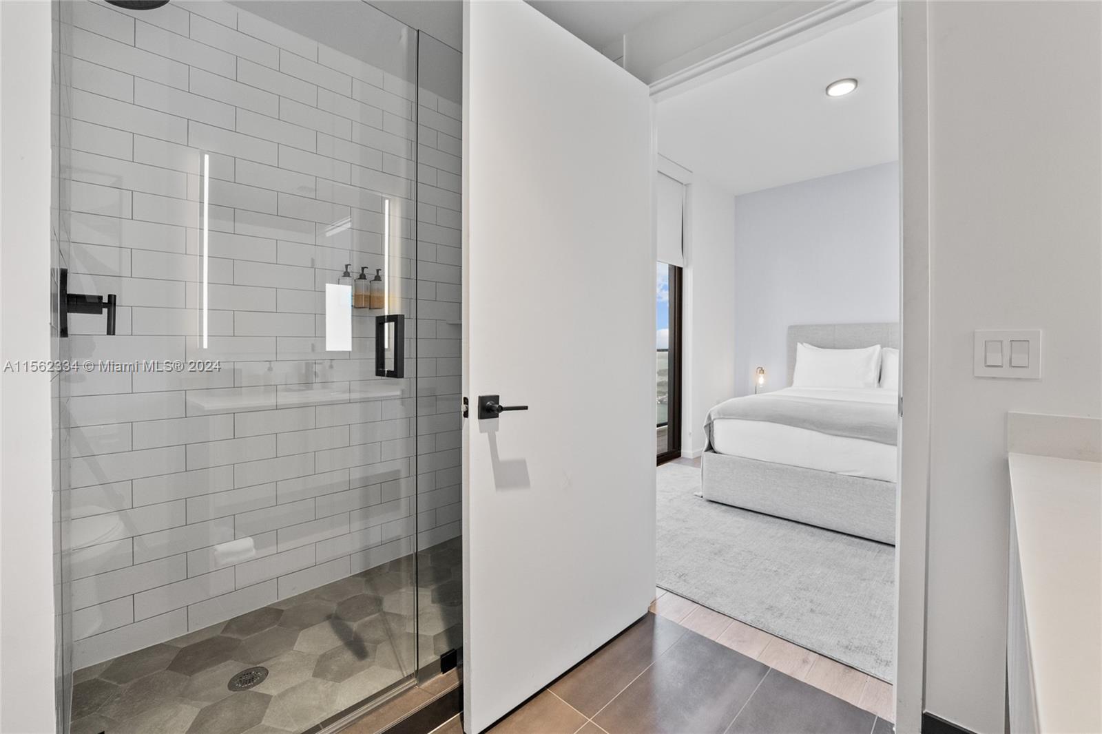 398 NE 5th St 3901, Miami, Florida 33132, 3 Bedrooms Bedrooms, ,3 BathroomsBathrooms,Residential,For Sale,398 NE 5th St 3901,A11562334